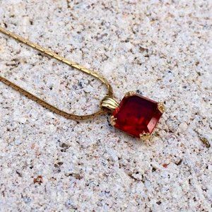 EUC Vintage Avon Faux Ruby and Gold Necklace